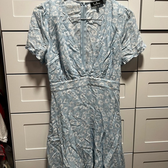 Gorgeous pastel blue & white Lulus mid thigh dress (D1) - Picture 6 of 8